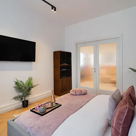 Modern 3br Lofts - Contemporary Design By Calea Victoriei